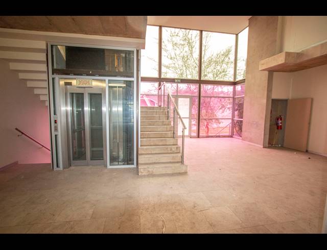 1,596M² OFFICE TO LET IN PARKMORE